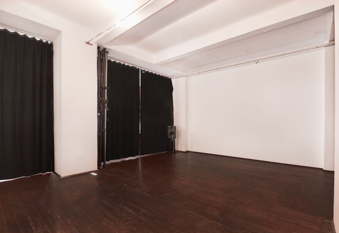 FRAME Studio – Vorhänge zu