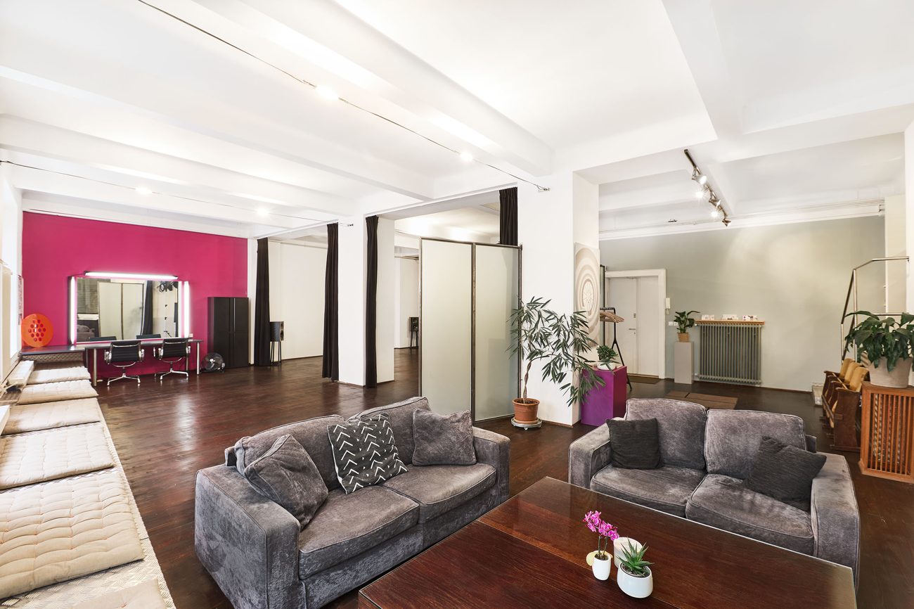 FRAME Studio – Fenster/MakeUp, Tageslicht